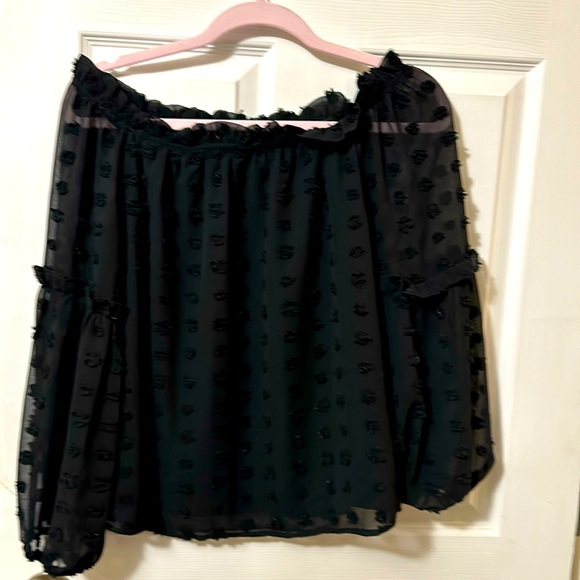 Black off/ on shoulder blouse. Lined . - Picture 1 of 4